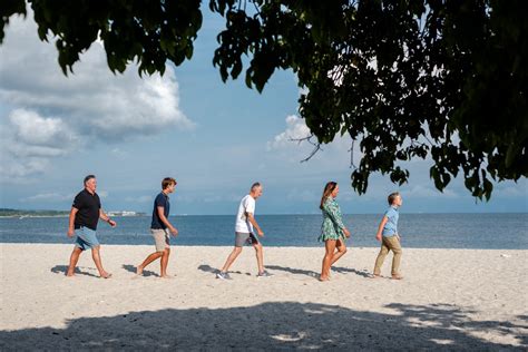 20 Creative Family Beach Picture Ideas: Capturing Fun and Memorable ...