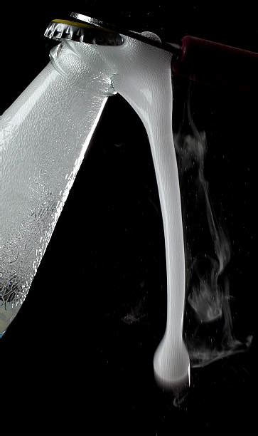 Exploding Coke Bottle 的图像结果