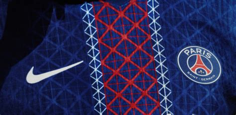 Paris Saint-Germain Manga larga. Nike US