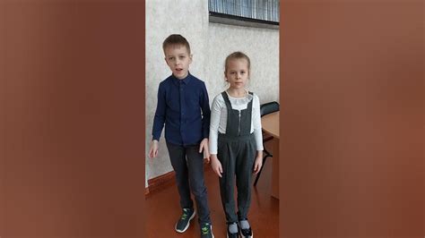 Ученики 2 А кл. школы № 86 читают стихотворение С. Михалкова "А что у ...