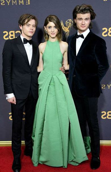 Stranger Things Actors Height 60 Photos - Moonagedaydream.film