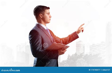 Man in Business Suit Side View 的图像结果