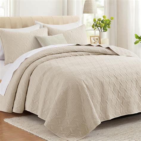 Amazon.com: Love's cabin King Size Quilt Bedding Set Beige Bedspreads ...