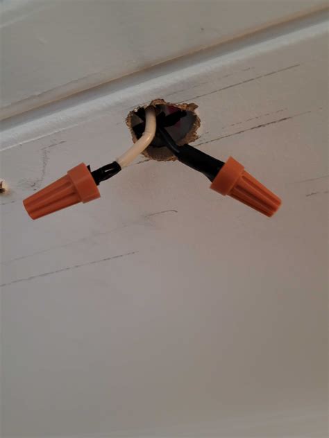 electrical - Only black and white wires, no bare ground coming from ...