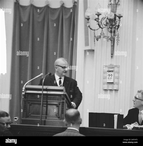 Declaration issue New Guinea (De Quay and Van Houten Date: 22 May 1962 ...