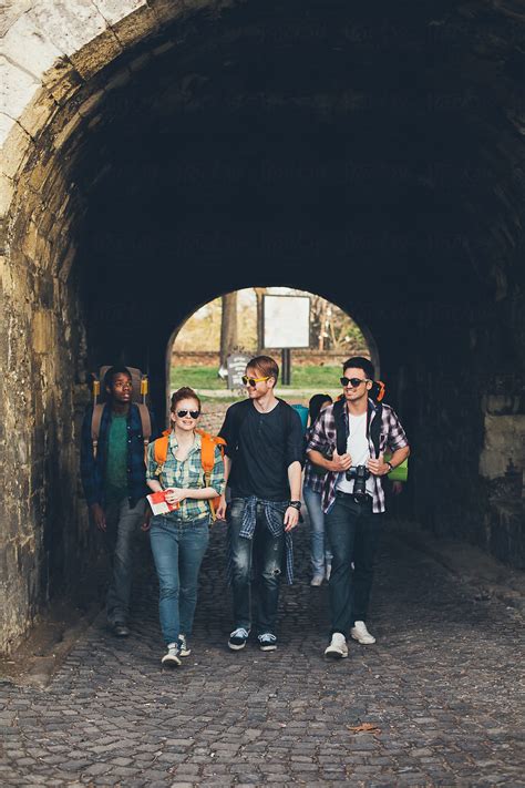 People Sightseeing 的图像结果