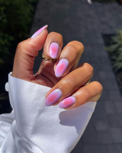 15 Summer Ombre Nails to Show Off This Season | The Everygirl