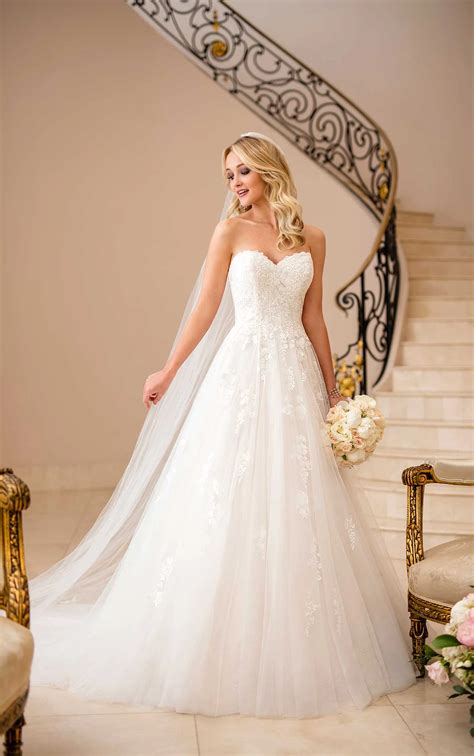 Classic Ballgown-Style Wedding Dress | Stella York Wedding Dresses