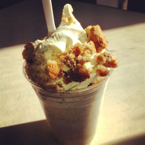 Cinnamon roll yogurt with cinnamon scone 'Hewlee' from the Hewlett ...