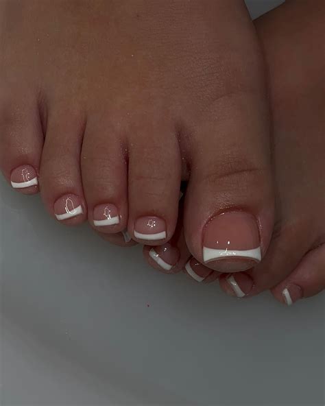 17 Gorgeous French Pedicure Designs for a Timeless Look - Archeworks