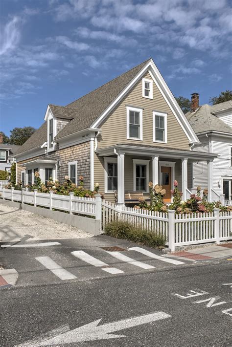 Street Small Commercial House 的图像结果