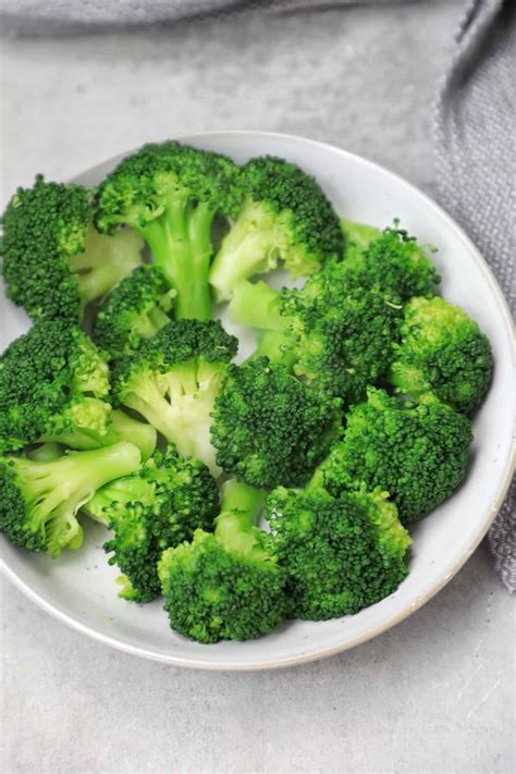 Boiled Broccoli Recipe (How to Boil Broccoli) - Recipe Vibes