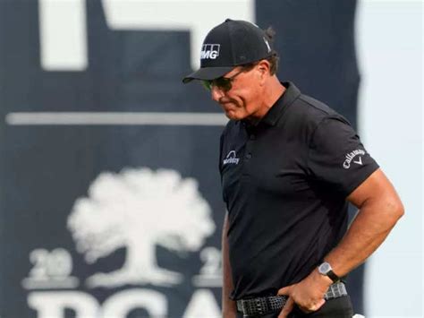 Mickelson losing corporate relationships over Saudi remarks - Out of ...