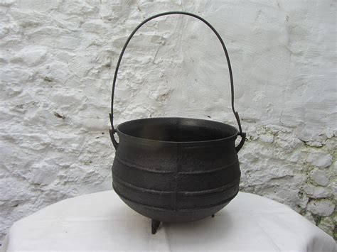 Large Cast Iron Cauldron Antique at Luca Rhodes blog