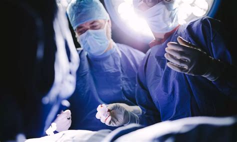 61-Year-Old With Severe ARDS Recovers After Life-Saving ECMO Support