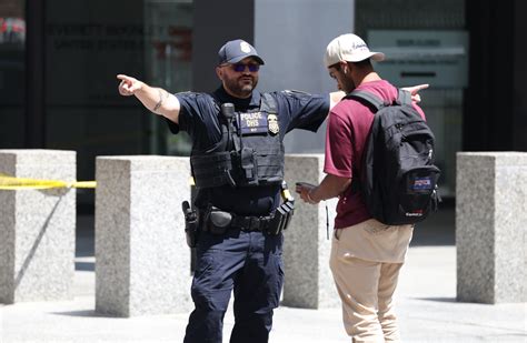 Dirksen U.S. Courthouse locked down in Chicago's Loop