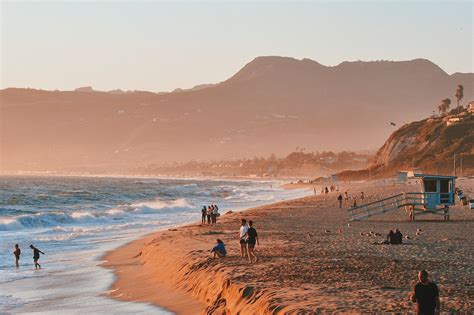 11 Best Beaches in Los Angeles to Surf, Swim & Play All Year Round