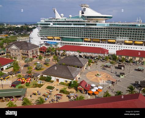 Cruise Port Falmouth Jamaica with cruise ship Stock Photo - Alamy