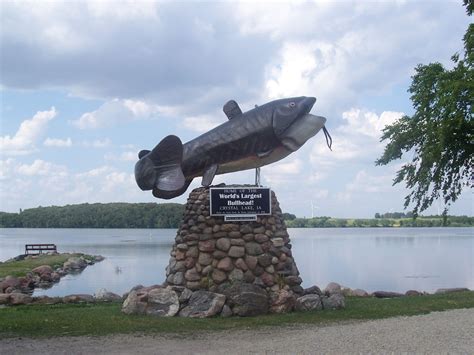 World's Largest Bullhead Sculpture: world record in Crystal Lake, Iowa