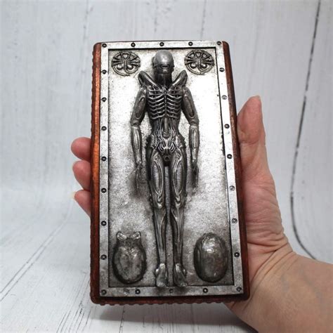 Alien Movie Design 的图像结果