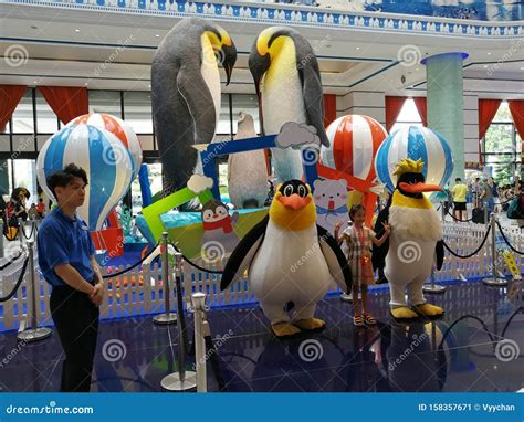 Zhuhai Hengqin Chimelong Penguin Hotel Lobby Penguins Mascots Circus ...