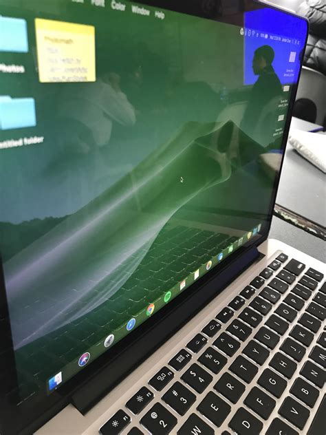 There’s a green tint to my MacBook screen when viewing it on an angle ...