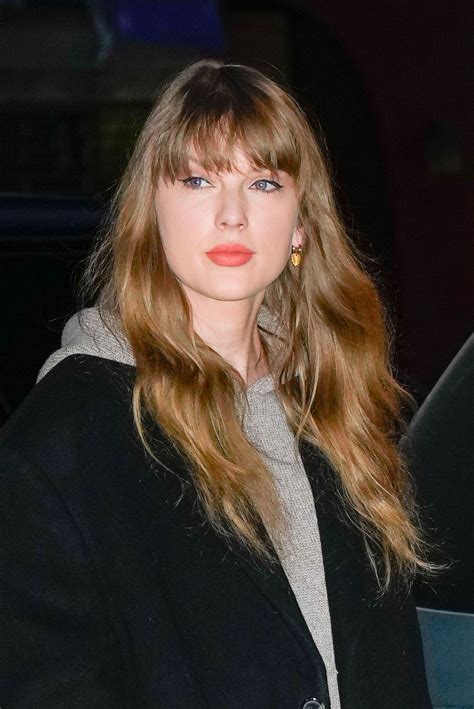 Taylor Swift bringt bei den Grammys die Side Swept Bangs zurück – der ...