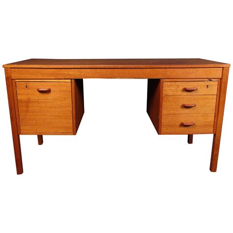 Mid-Century Modern Desk at 1stDibs