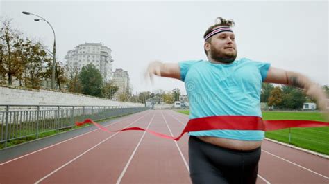 Fat Guy Running 的图像结果