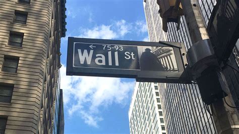 Trump’s SEC Is Going After Fewer Wall Street Crimes – Mother Jones