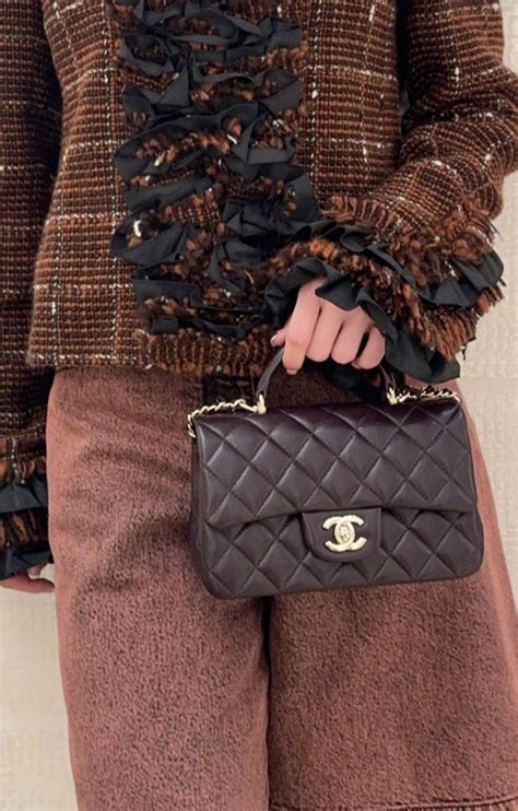 Pin by Gabriela Cantú on Handbags & purses in 2025 | Chanel bag classic ...