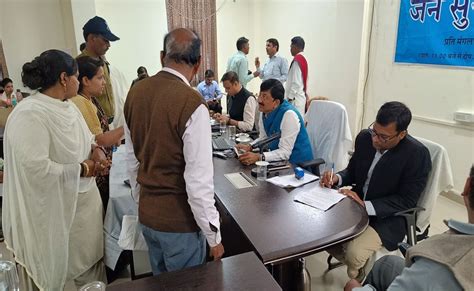 जनसुनवाई में जहर Ban! कलेक्टर ने क्यों जहरीले पदार्थ लाने पर लगाया ...