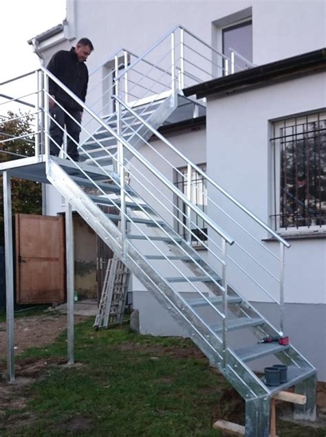 Metalltreppen zum Garten Gittertreppen WPC Gelander Stahltreppen aus ...