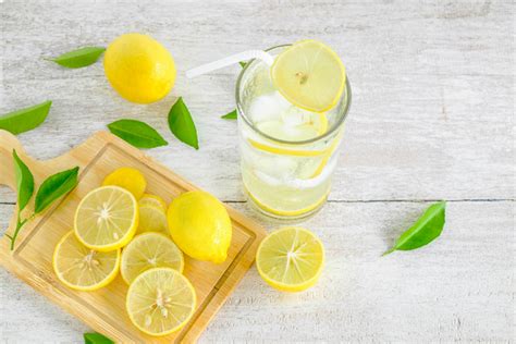 manfaat minum air lemon bagi tubuh