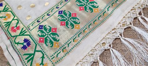 Off White Handloom Banarasi Silk Paithani Design Dupatta
