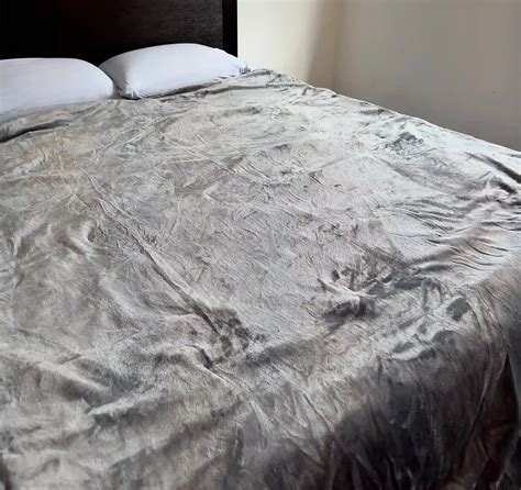 Zonli Heated Weighted Blanket Review (2023) | Expert Tested