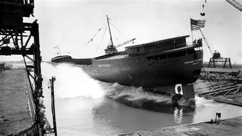 Gordon Lightfoot’s ‘Wreck of the Edmund Fitzgerald’ Was An Unlikely Hit ...