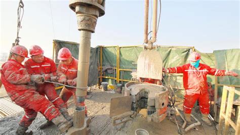 中国石油辽河油田特油公司：八台钻机同步运行 实现高效钻井|中国石油|钻井|辽河油田_新浪新闻