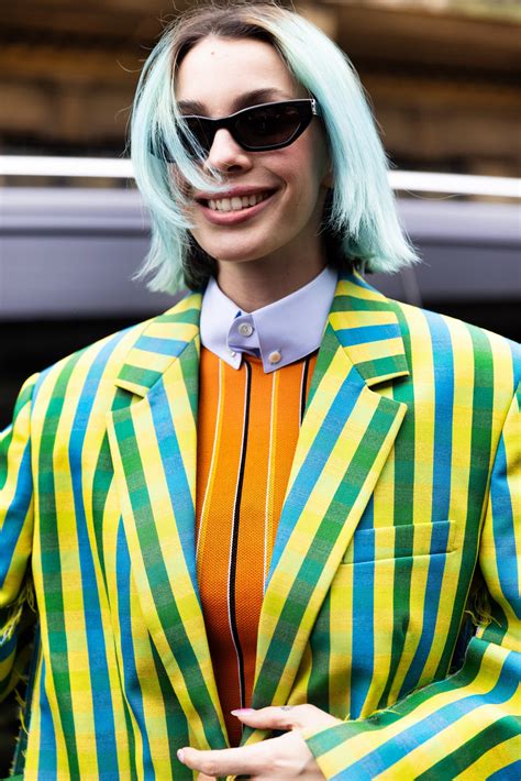 Can Bleach Baths Remove Hair Dye? A Colorist Explains | PS Beauty