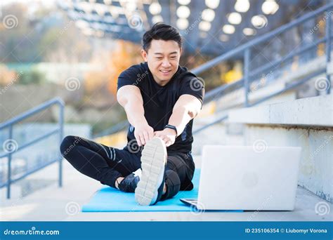 Athlete with Desktop Computer 的图像结果