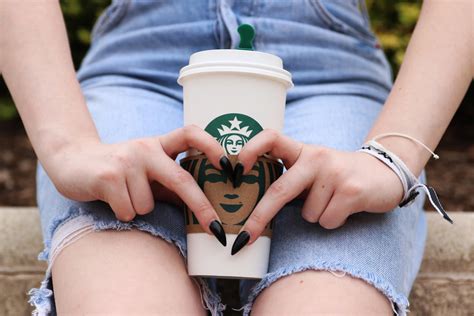 Opinion: The “basic white girl” mindset is toxic – The Hawk Eye
