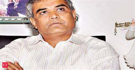 Surat diamond merchant gifts 400 flats, 1,260 cars to his employees as ...