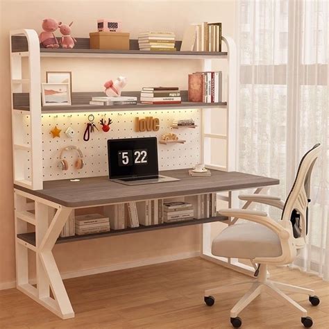 Study Table with Computer BG for Editing 的图像结果