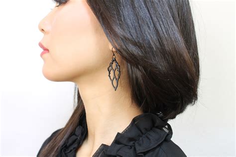 個性的な細胞拡大ピアス/Cell Enlargement - Pierce | Tom Glisten