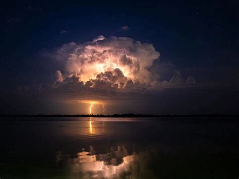 Showering during a thunderstorm: Risky business or just a myth? - The Weather Network