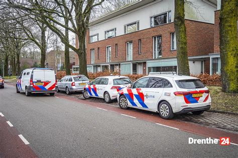 Politie forceert deur bij aanhouding in woning Emmen | crime Drenthe ...