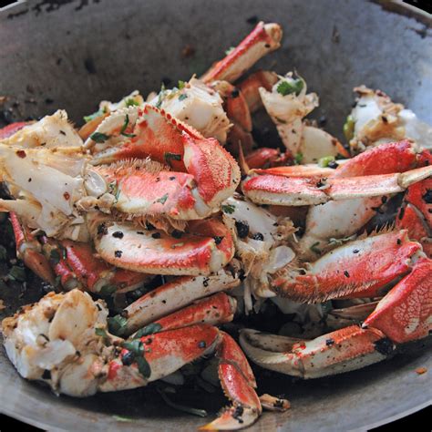 Dungeness Crab Legs for Surf & Turf | Cooking Tips & Best Pairings