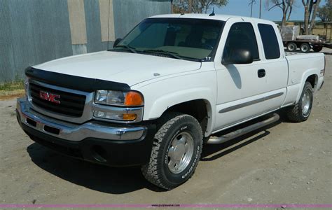 2003 GMC Sierra 1500 Z71 extended cab pickup truck in Hill City, KS | Item B3836 sold | Purple Wave