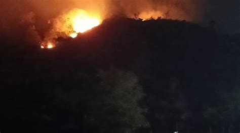 Wild fire at Jaychandi Hill after Gar Panchokot, Purulia | Sangbad Pratidin