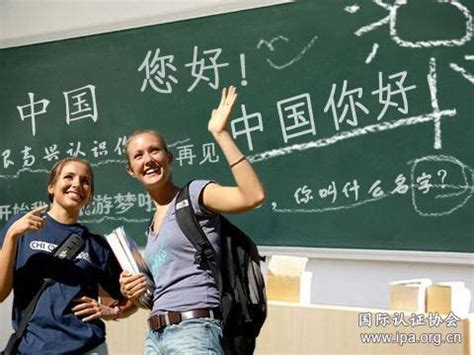 外国人也认识王羲之 在辽留学生学习毛笔字__凤凰网